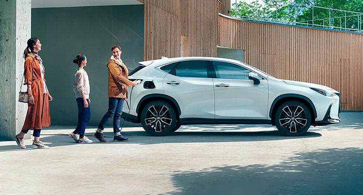 NX 450h+ galeria 001